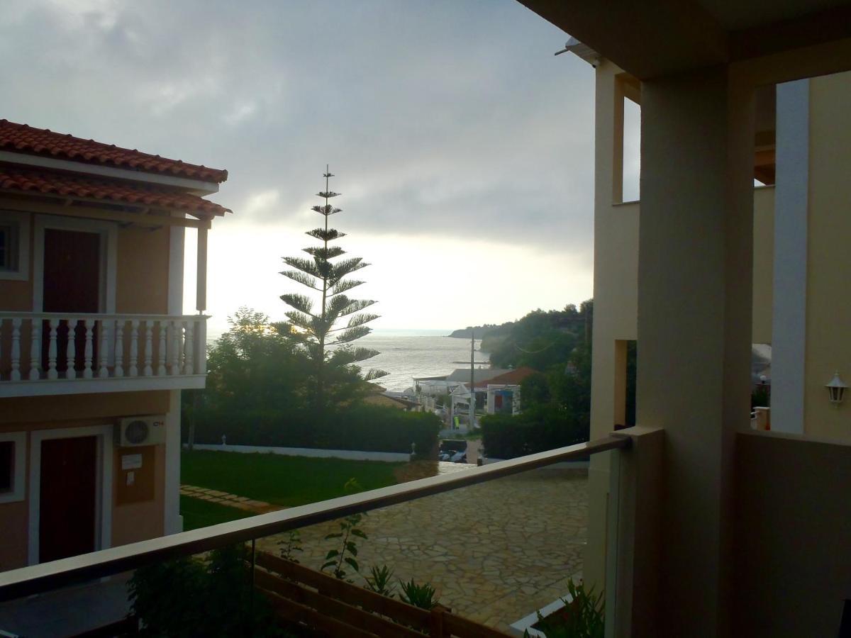 Loukas Apartments On The Waves Tragaki Exterior foto