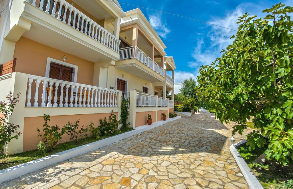Loukas Apartments On The Waves Tragaki Exterior foto