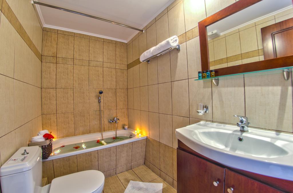 Loukas Apartments On The Waves Tragaki Habitación foto