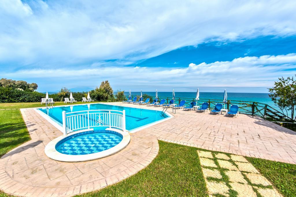 Loukas Apartments On The Waves Tragaki Habitación foto